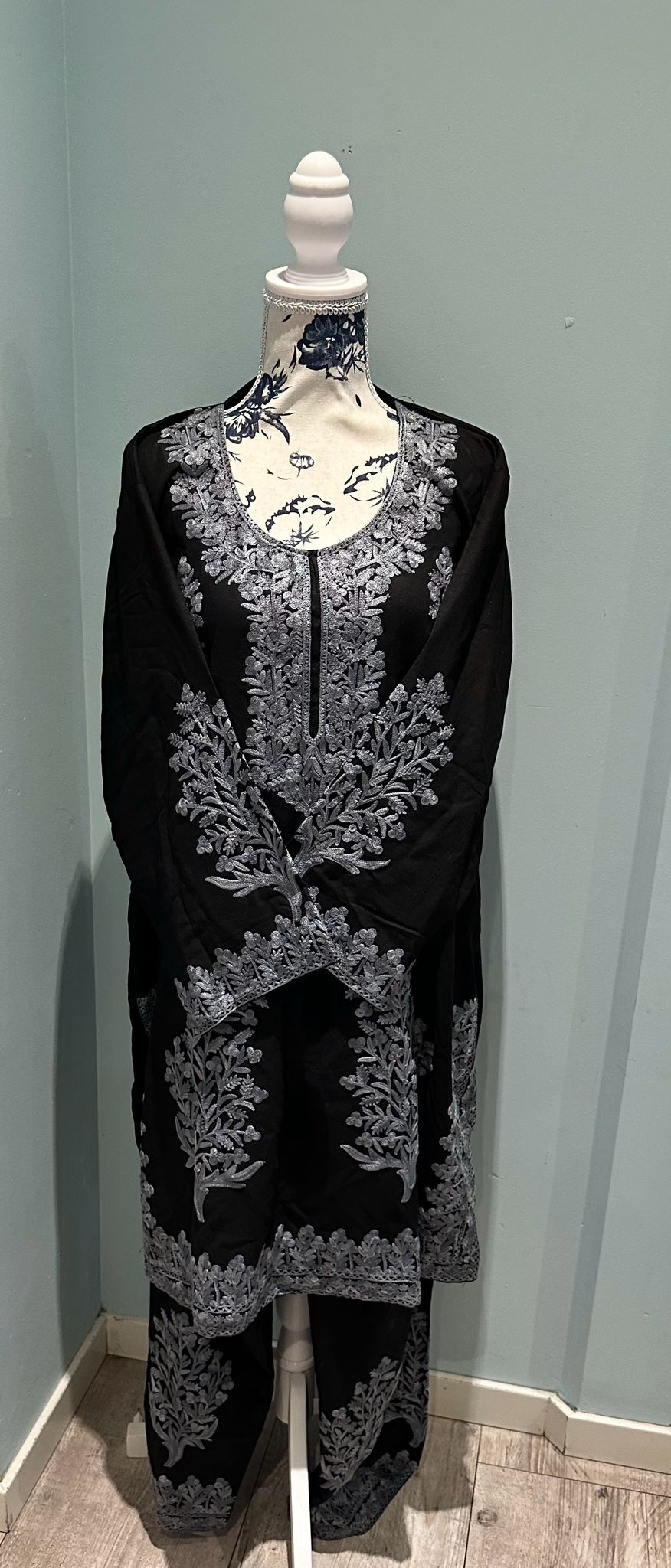 Women embroidery Co/Ord set with authentic Kashmiri work
